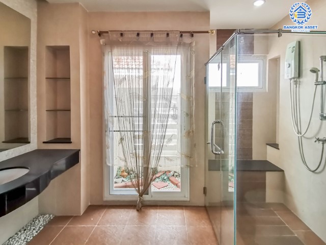 *****บ้านเดี่ยวมือสองนนทบุรี ทำเลโซนเมือง ม.นนท์ณิชา รัตนาธิเบศร์ พร้อมอยู่ เนื้อที่ 71.3 ตร.ว. 3 ห้องนอน 3 ห้องน้ำ 2 ที่จอดรถ เดินทางสะดวก ใกล้เซ็นทรัลรัตนาธิเบศร์ รถไฟฟ้าสถานี "ไทรม้า" และทางด่วน "งามวงศ์วาน"